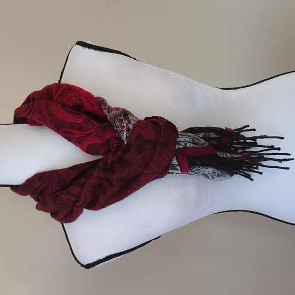 V. Fraas Cashmink Paisley Fringe Scarf Red Black - Picture 14 of 16